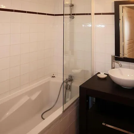 Avec Piscine, Sauna, Hammam Et Wifi Aux Pieds Des Pistes, 1800 - Fr-1-322-92